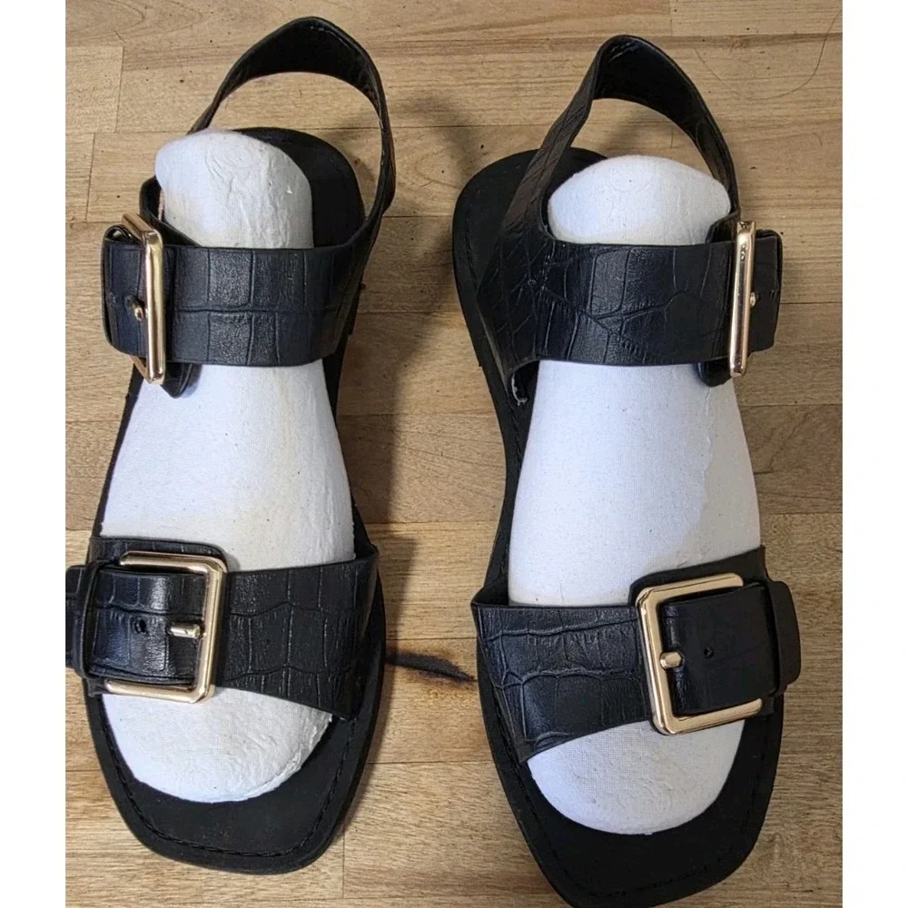Steve Madden 8M Santo Strappy Sandal Gold Buckles Ankle Strap Black Croc Leather